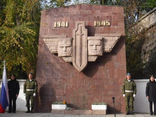 Памятник «Разведчикам Черноморского флота — бойцам невидимого фронта» в Севатополе